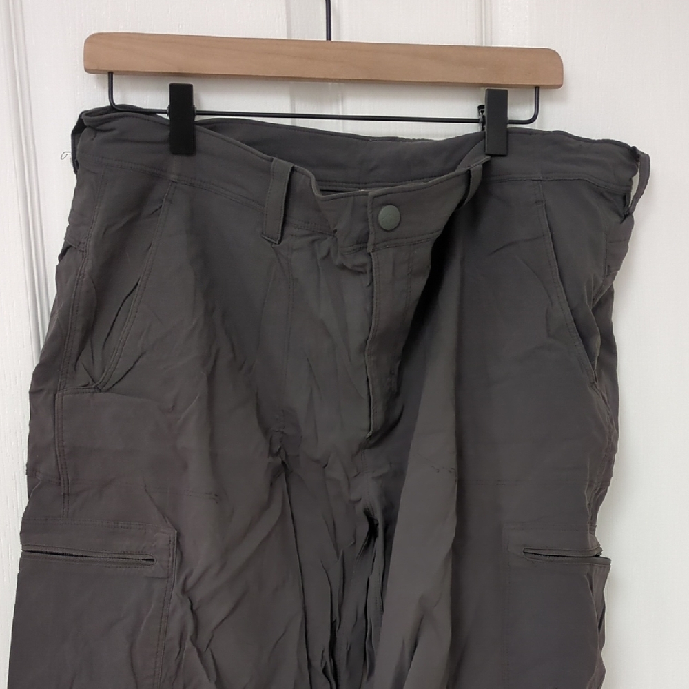 L.L. Bean Men's Gray Cargo Shorts